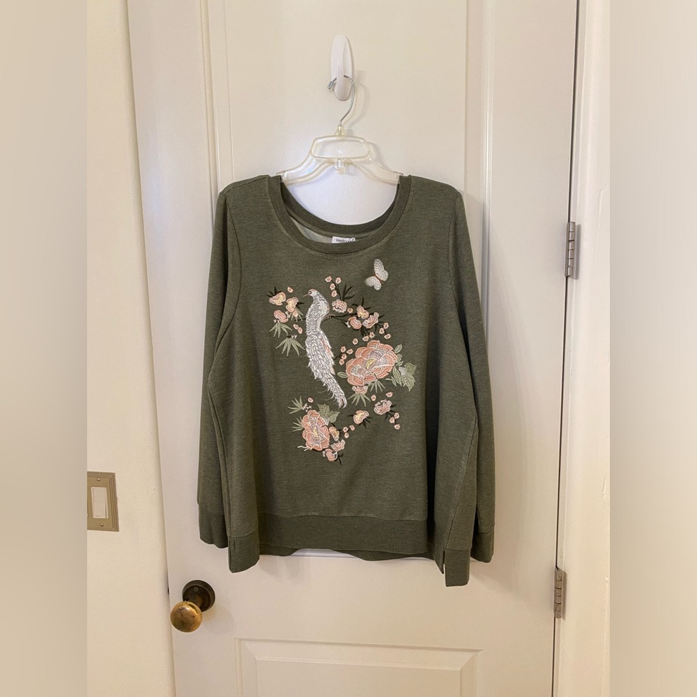 Size XL sage embroidered sweatshirt from Westport